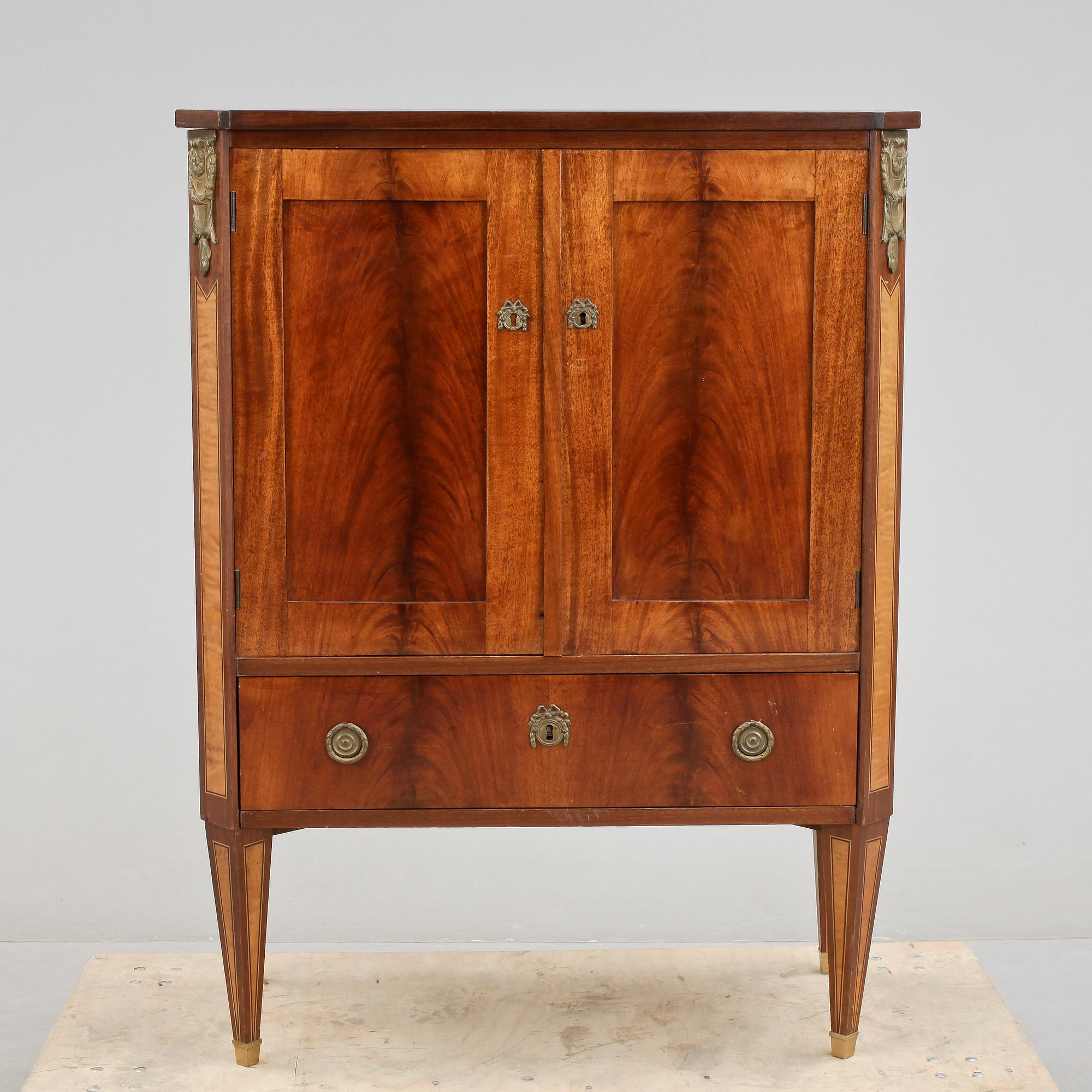 SKÅP, sengustaviansk stil, tidigt 1900-tal.