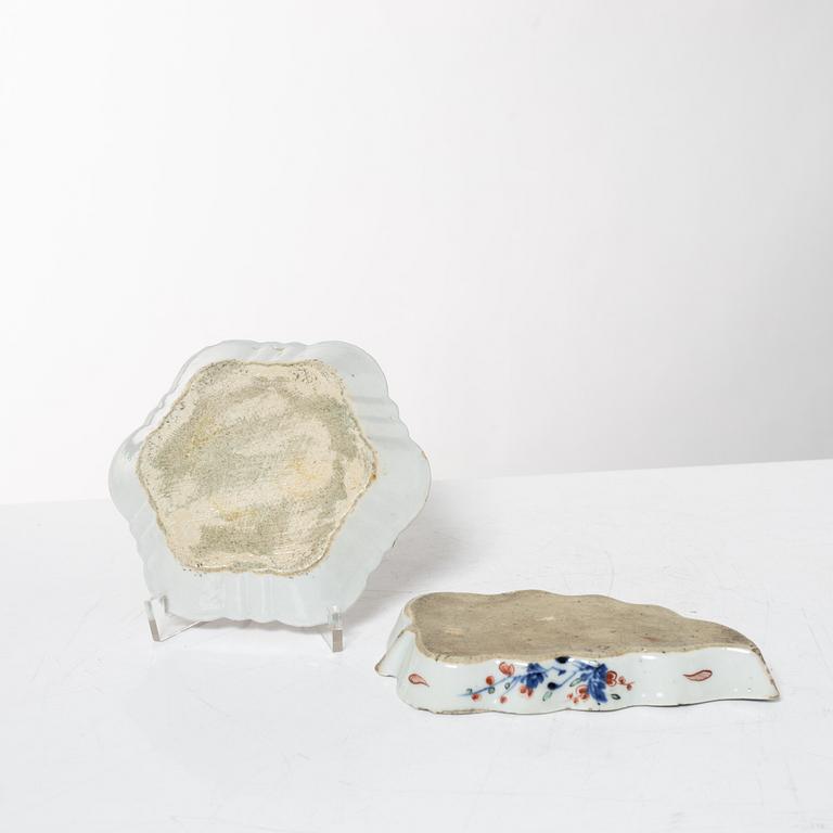 Two Chineseporcelain dishes, Qing dynasty, 18th century.