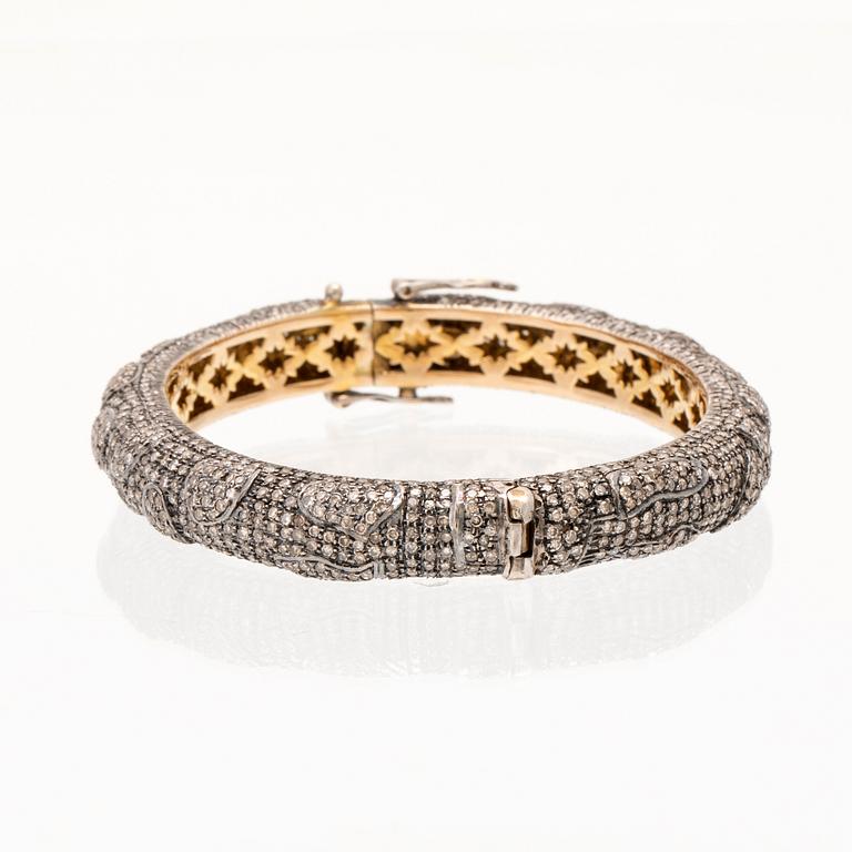 Bracelet white and yellow gold with round single-cut diamonds, Gem Palace Jaipur India.
