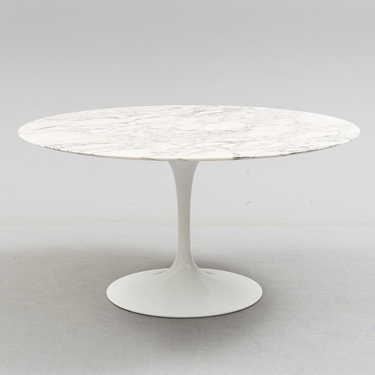 A "Tulip" table by Eero Saarinen, Knoll International.