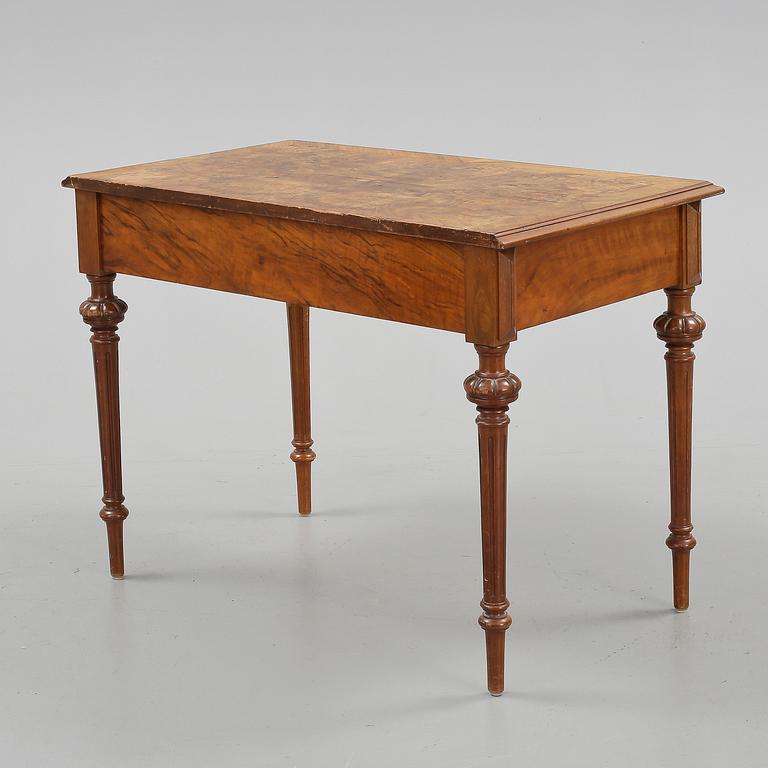 DAMSKRIVBORD, nyrenässans. 1800-talets slut.