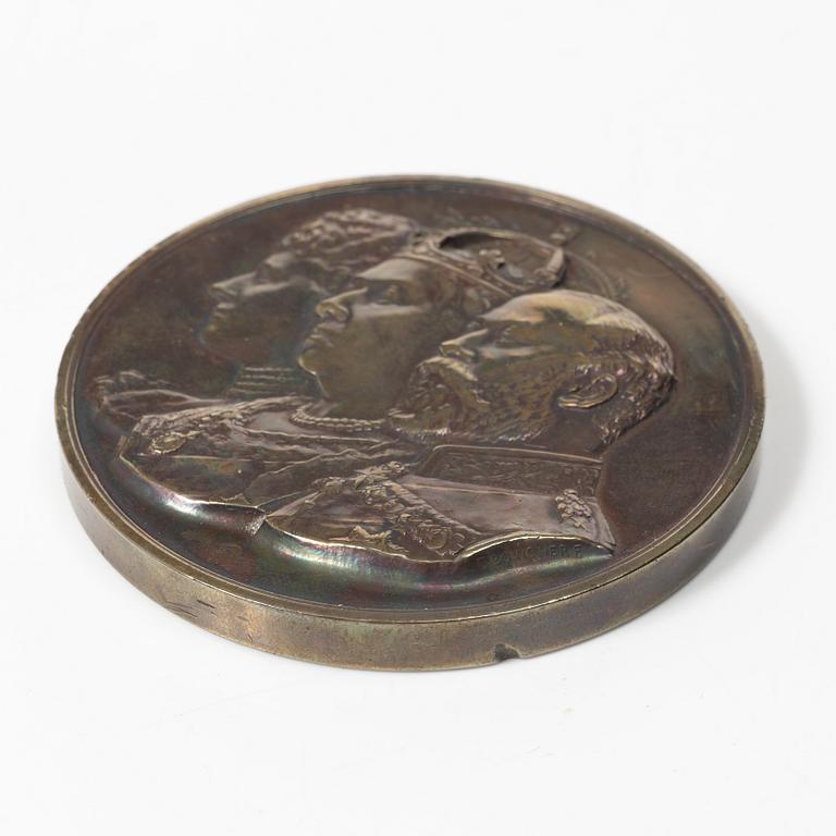 A bronze medal by Frank Bowcher commemorating the opening of Tower Bridge '1894'.