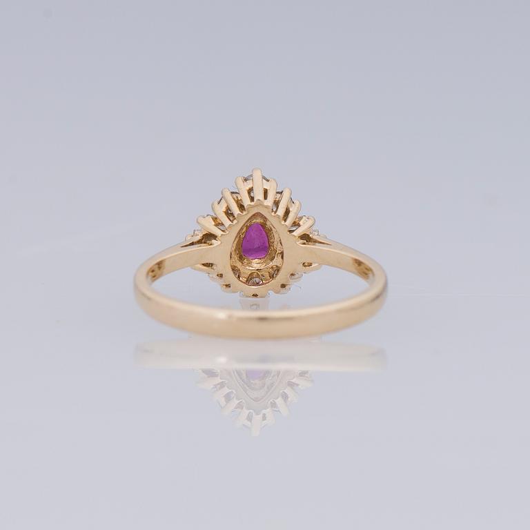 RING, fasettslipad rubin, diamanter, 14K. Christian Bernard.