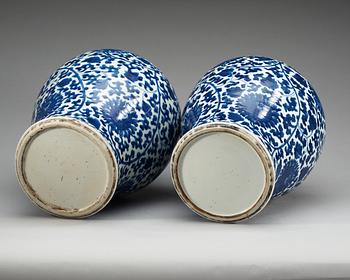 Two blue and white jars, Qing dynasty, Kangxi (1662-1722).