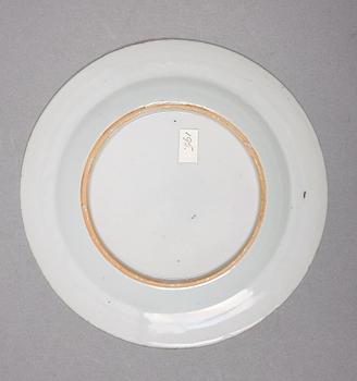 TEKOPPAR MED FAT, 4 st samt ASSIETTER, 2 st, porslin, Kina, 1700-1800-tal.