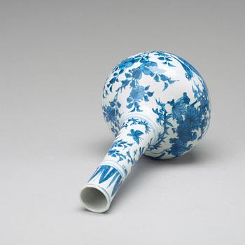 A blue and white vase, Ming dynasty, Wanli (1572-1623).