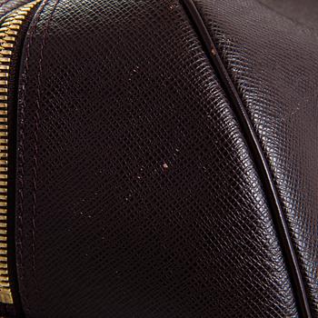 Louis Vuitton, A 'Taiga Kendall GM' Bag.