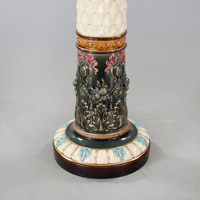 A Rörstrand pedestal with pot in majolica, made around year 1900.