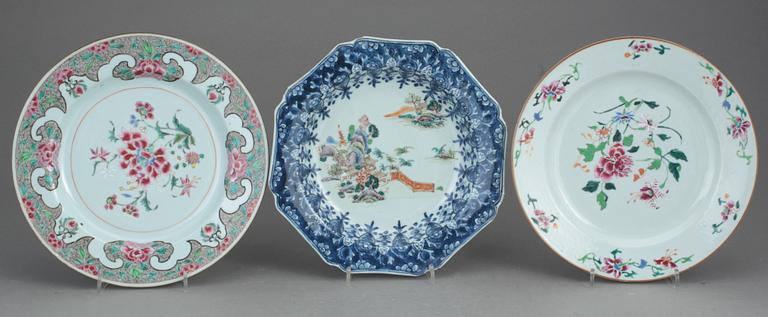 TALLRIKAR, 3 st, och KOPP med FAT, porslin, Kina, 1700-tal.
