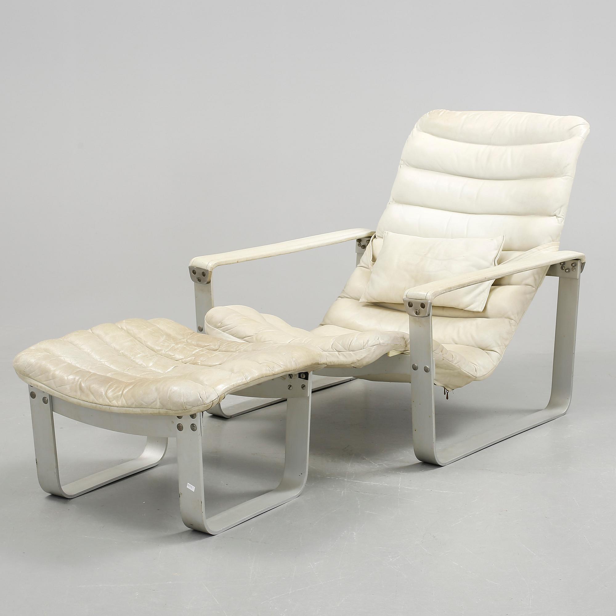 FÅTÖLJ MED FOTPALL, "Pulkka", Ilmari Lappalainen, Asko, Finland. Formgiven 1968.