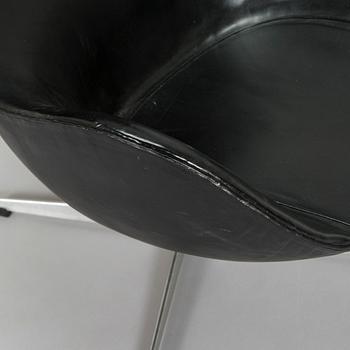 Arne Jacobsen, a black leather "Egg" armchair, Fritz Hansen, Denmark 1960/70s.