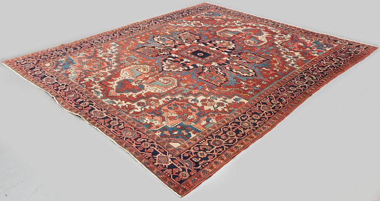 Matta, antik/semiantik Heris, ca 356 x 298 cm.