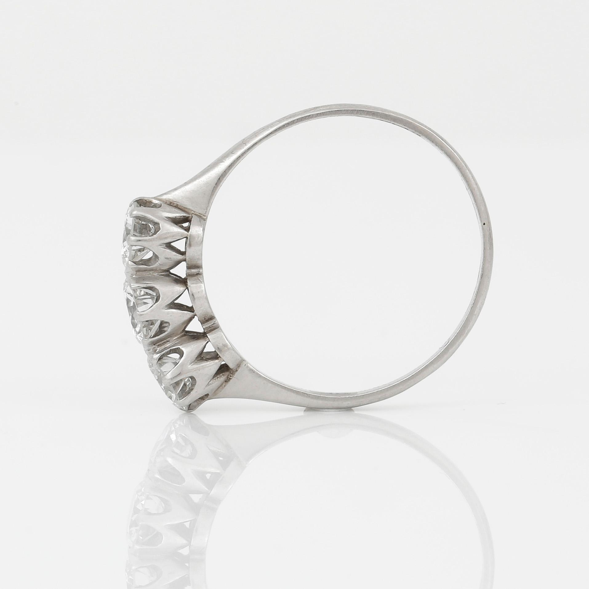 RING, platina samt briljantslipade diamanter tot ca 1,10 ct, CG Hallberg, Stockholm, 1950. Vikt ca 3,10 g.