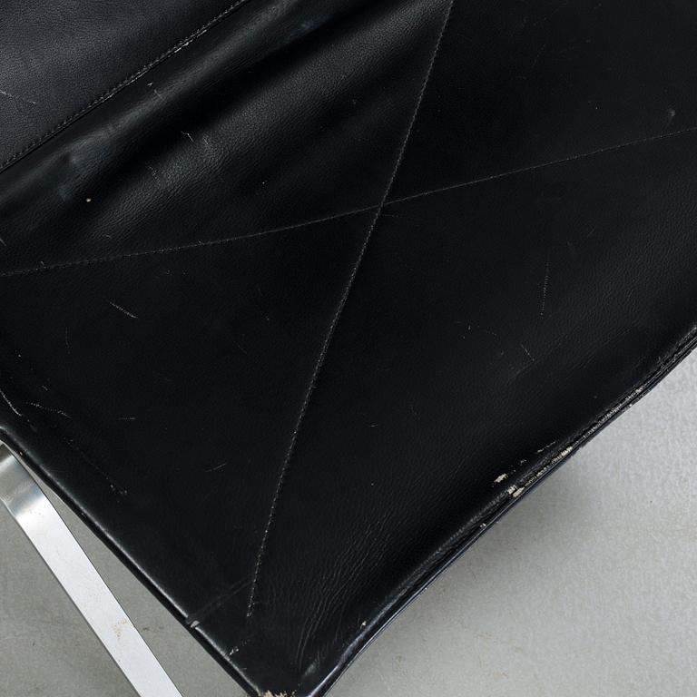 A pair of "PK22" chairs, designed by Poul Kjaerholm, made by Fritz Hansen in 1989.