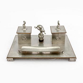 A 1920/30s pewter desk stand and seal.