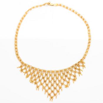 An 18K gold filigree necklace. Foreign hallmarks.