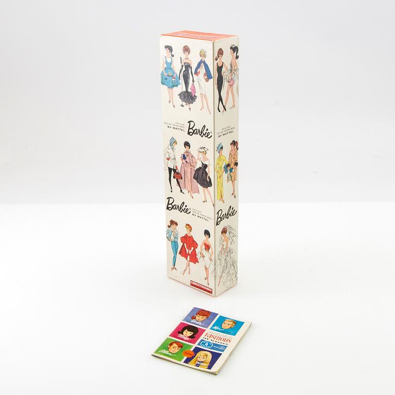 Barbie, dockor, vintage 2 st, Mattel 1960-tal med diverse kläder samt en original ask.