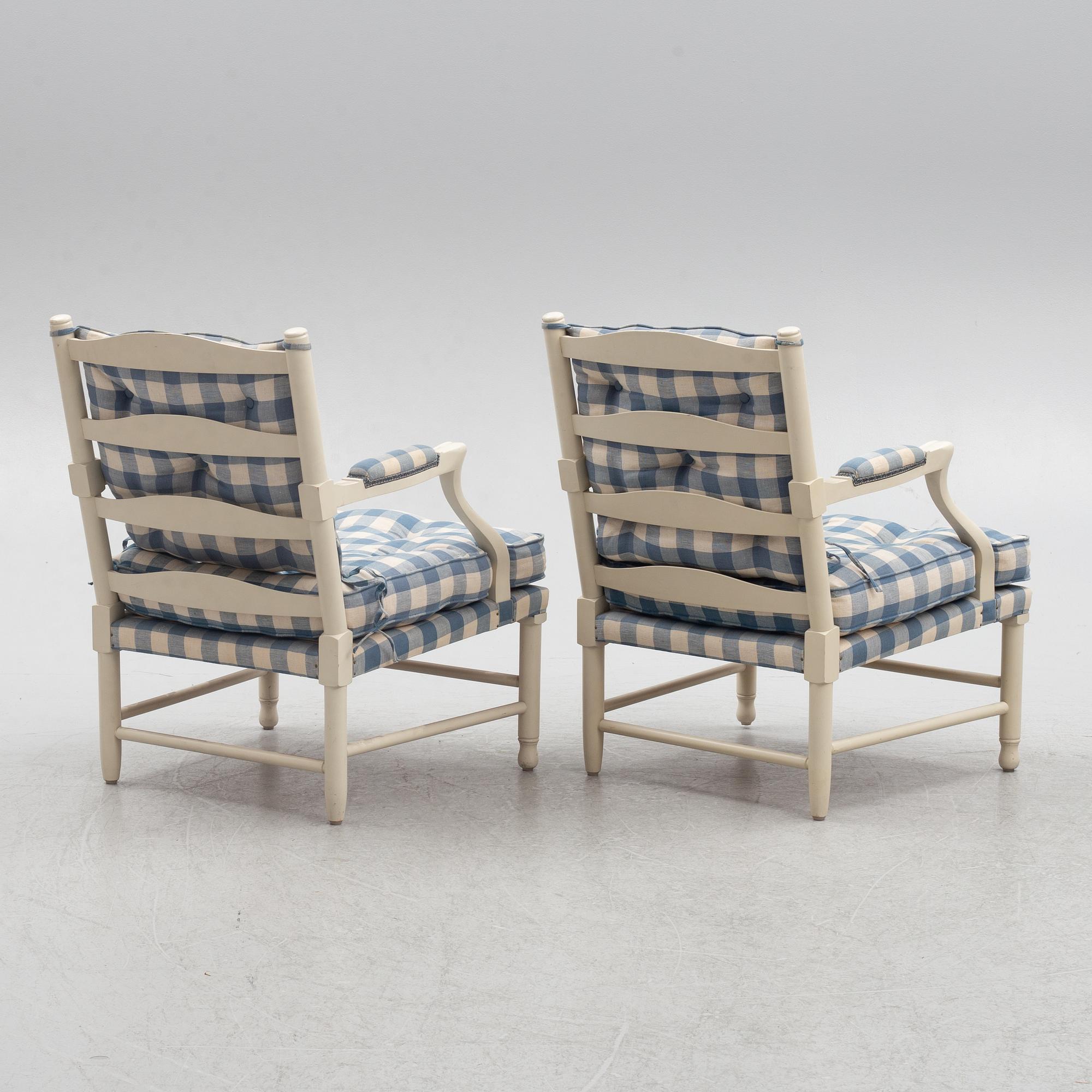 Karmstolar ett par, gustaviansk stil, s.k. Gripsholmsfåtöljer, ett par.