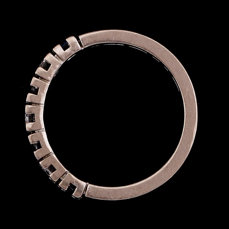 RING, 18 k vitguld, briljantslipade diamanter samt 5 safirer, svenska stämplar 1987.