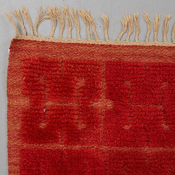 Elsa Gullberg, A CARPET, "Kinesen", knotted pile in relief, ca 397 x 274 cm, designed by av Elsa Gullberg in 1935.