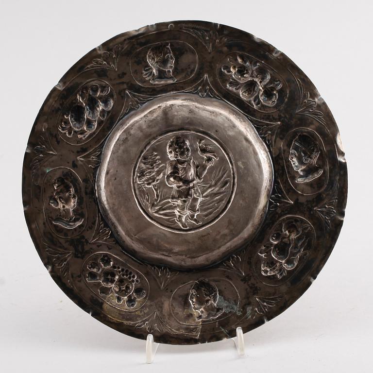 PRESENTERFAT, förgyllt silver, Jacob Pfaff, Nürnberg verksam 1677-1708. Vikt ca  123 gram.