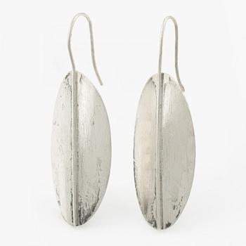 Sven-Erik Högberg, a pair of earrings in the shape of leaves, sterling silver, Gothenburg 1993.