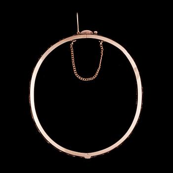 ARMRING, 14K guld, finska stämplar JJH, Helsingfors 1963. Vikt ca 14,3 g.