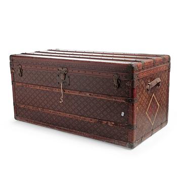 530. AUX ETATS UNIS, a Monogram canvas trunk, early 20th century.