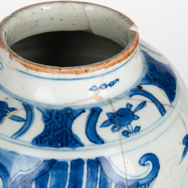 KRUKOR, 2 st. orientaliska, Kangxi (1662-1722) samt 1900-tal.