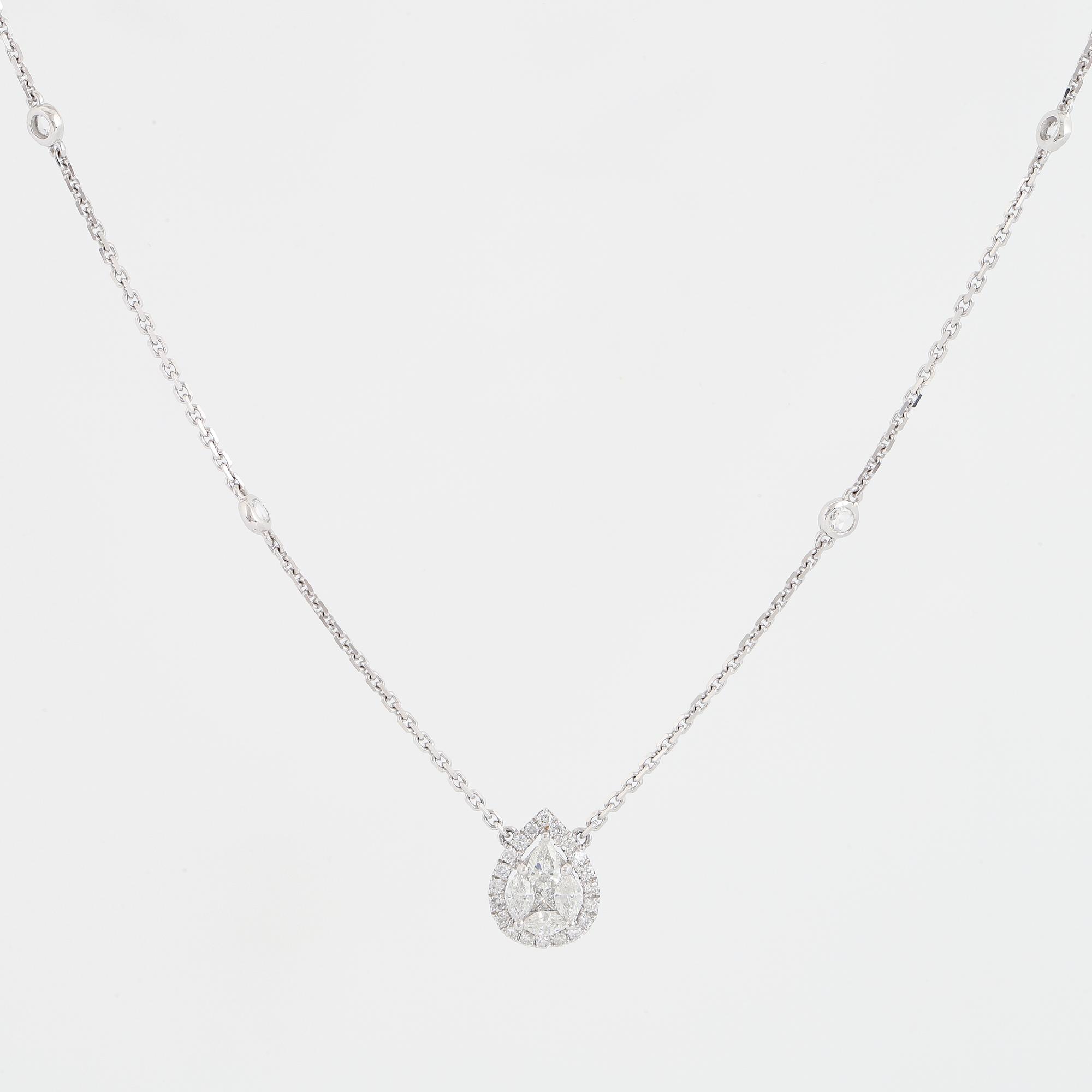 A pendant with diamonds in diffrent cuts.