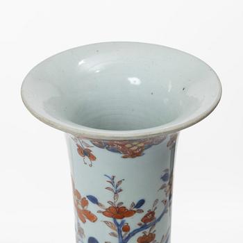 A porcelain vase, China, 18th century.