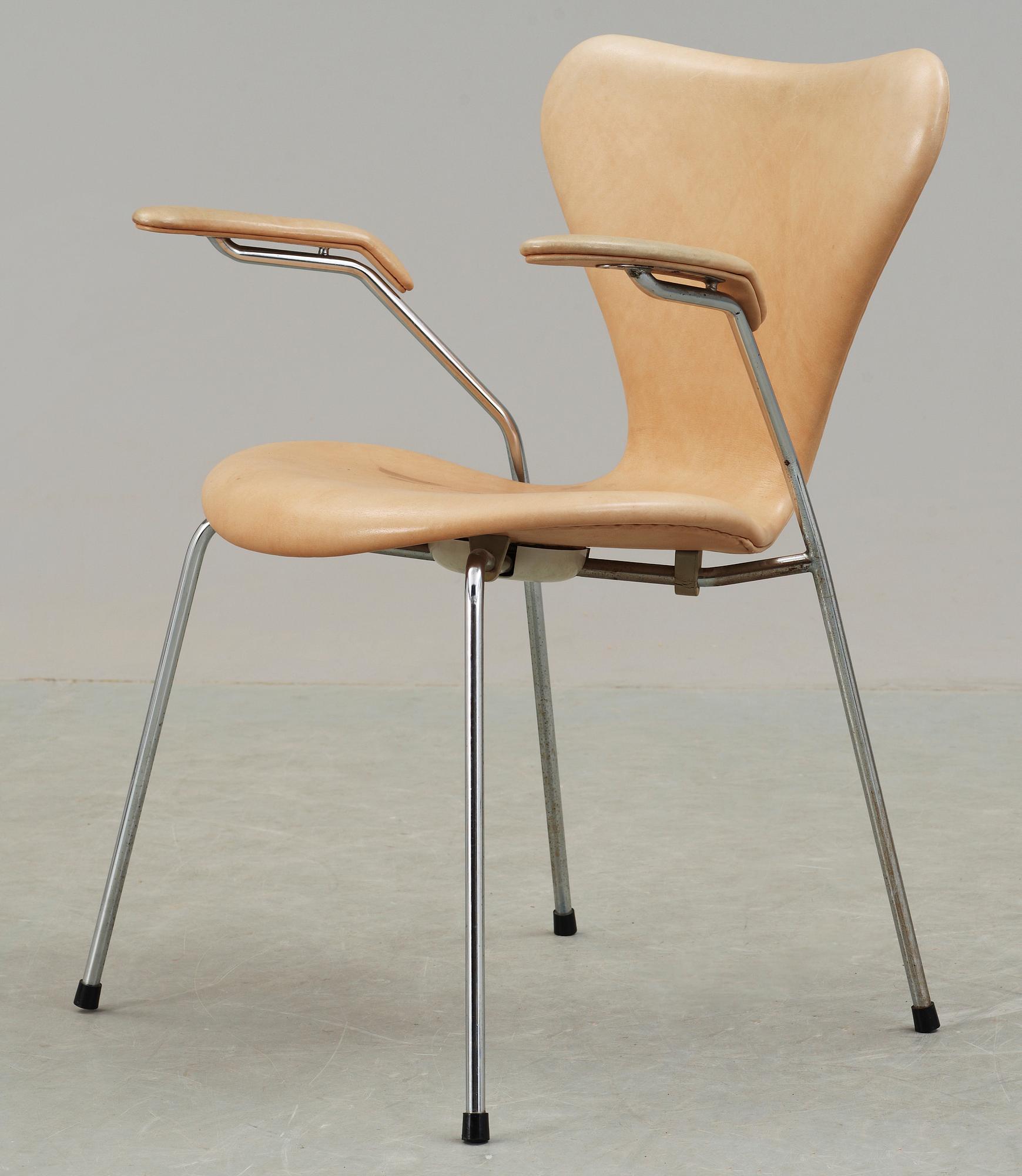 KARMSTOL, "Sjuan", Arne Jacobsen, Fritz Hansen, märkt undertill, troligen slutet av 1970-talet.