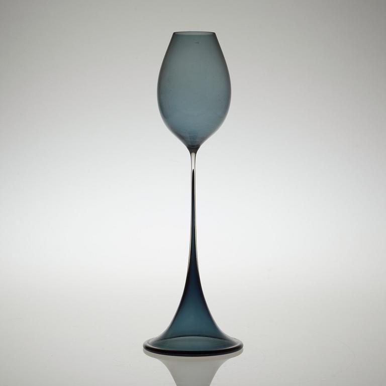 A Nils Landberg glass goblet, Orrefors.