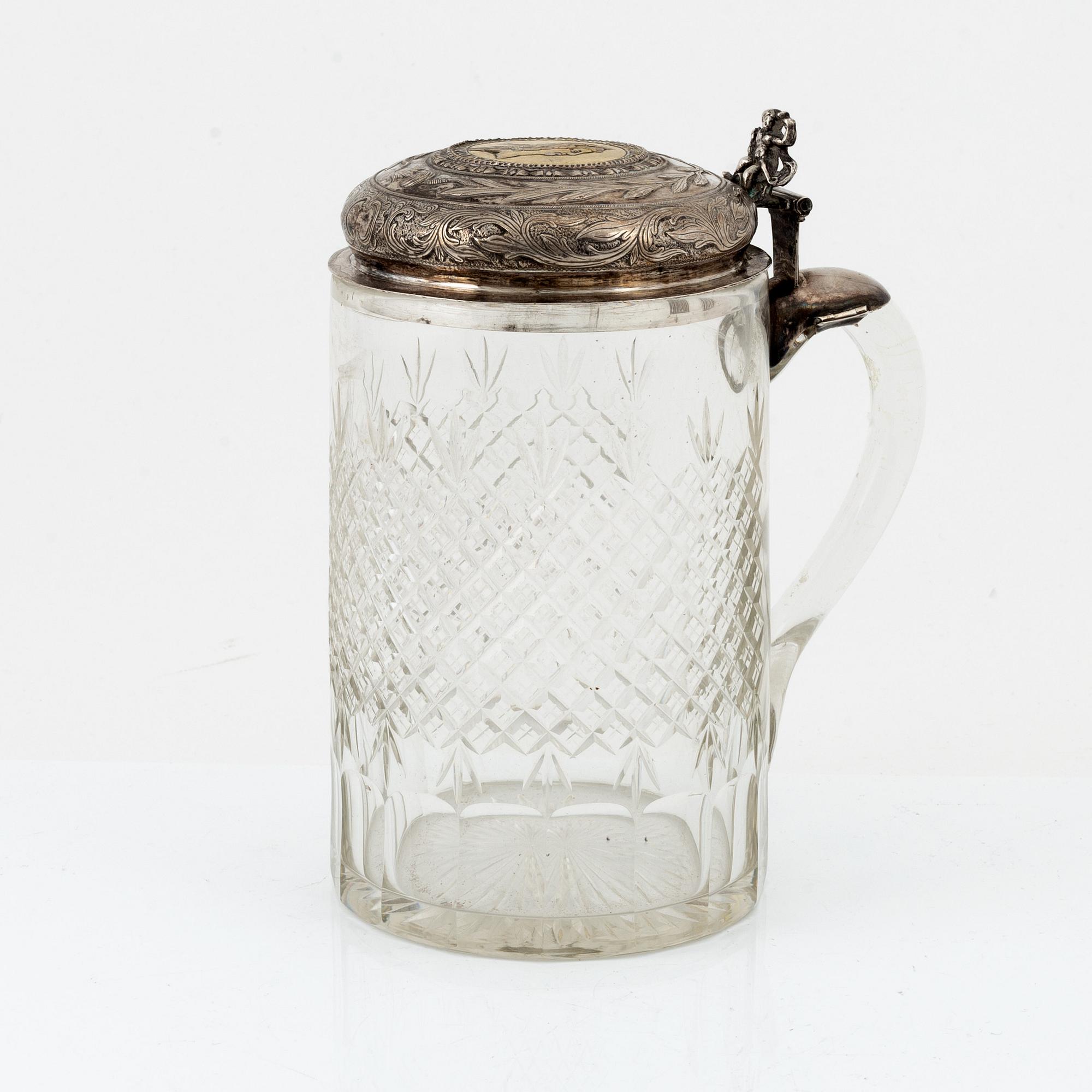 A glass tankard with mount of low fineness silver, 19-20th century.