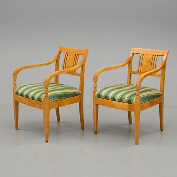 KARMSTOLAR, ett par, Karl-Johan stil, 1920-tal.