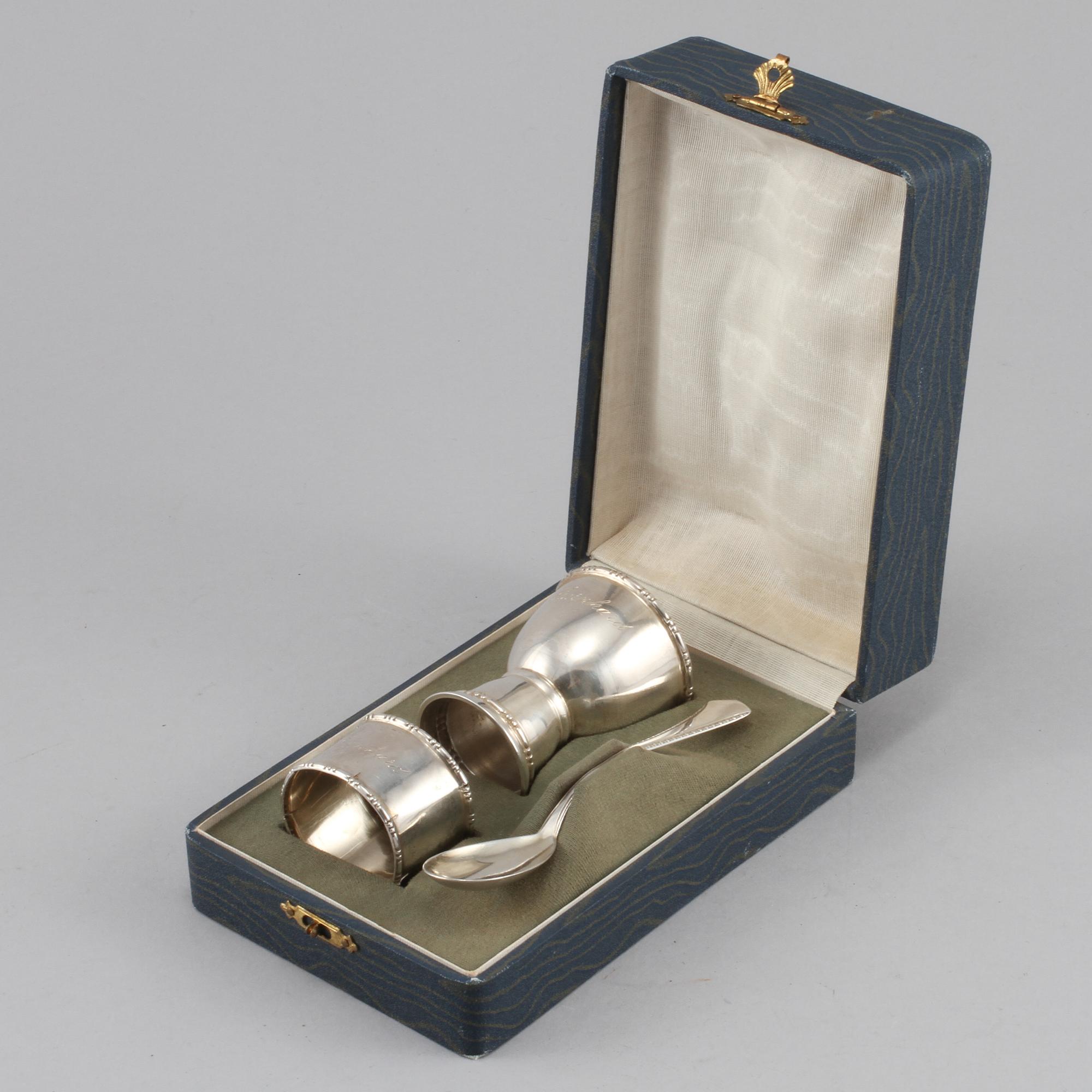 DOPSET, 3 delar, silver, svenska importstämplar. Vikt 42 g.