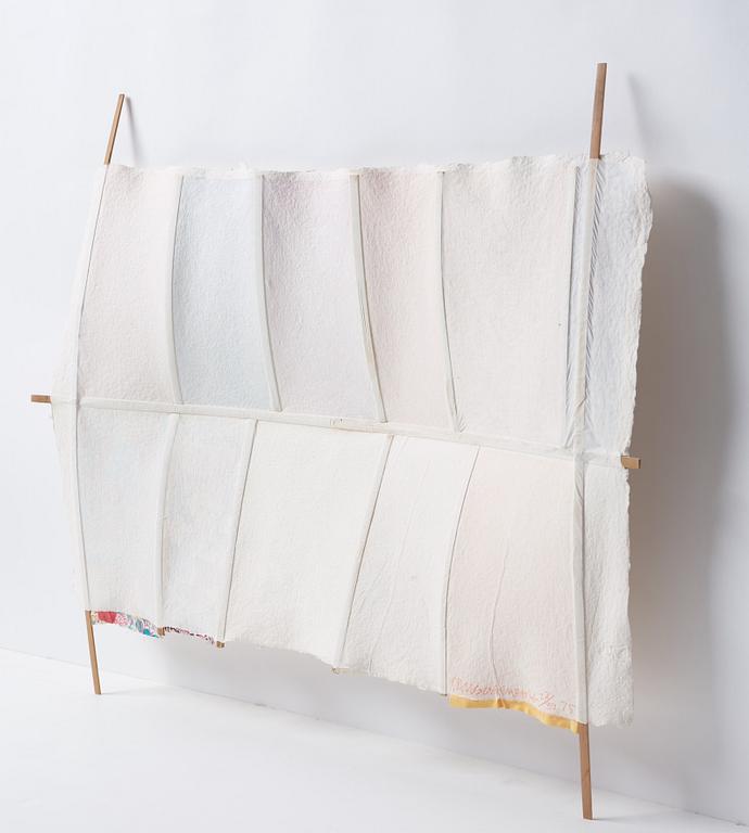 ROBERT RAUSCHENBERG, multiple, handmade paper/bamboo/fabric, signerad 22/32. Dated 1975.