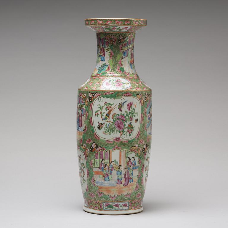 A large famille rose vase, Canton, Qing dynasty, 19th Century.