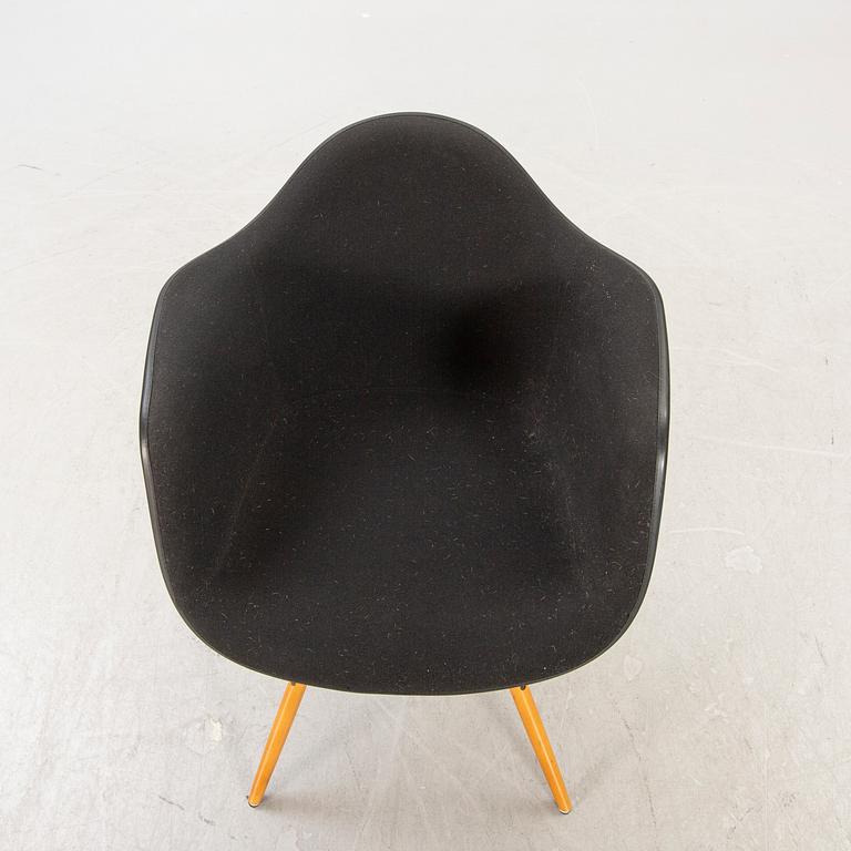 Charles and Ray Eames, stol, "Plastic chair DSW", Vitra, 2011.