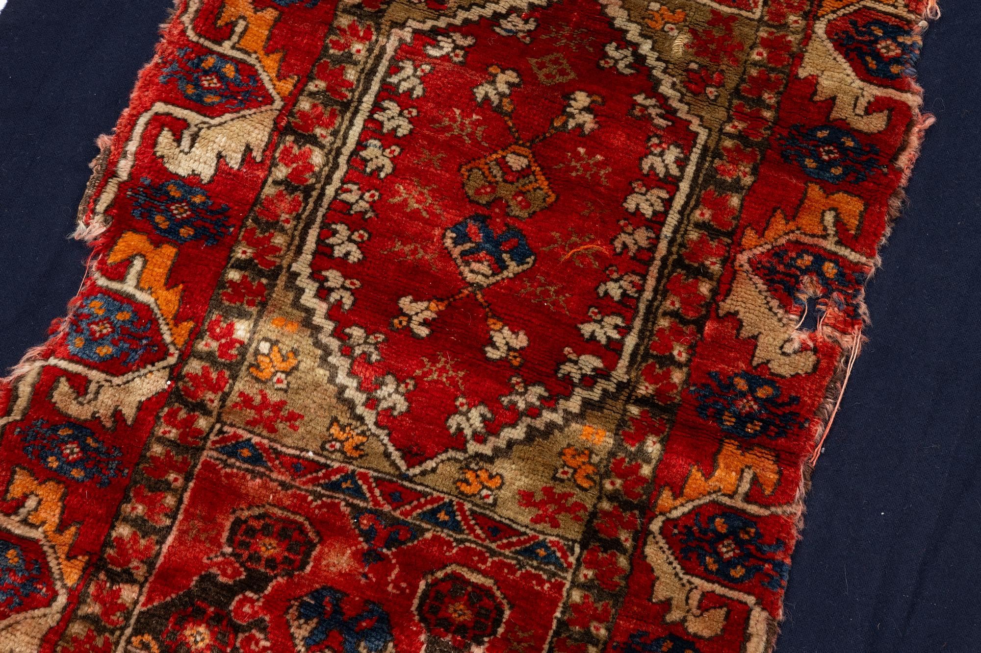 Fragment, antik Zara, Sivas området, ca 97 x 45 (127 x 77 cm inklusive foder).