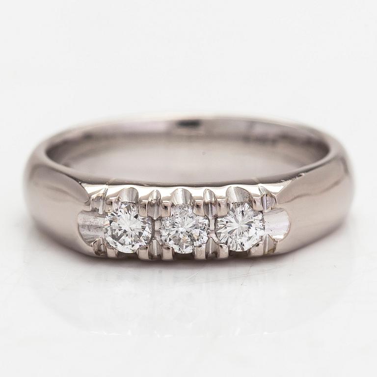 An 18K white gold ring with brilliant-cut diamonds approx. 0.30 ct in total. Finnish hallmarks, 2001.