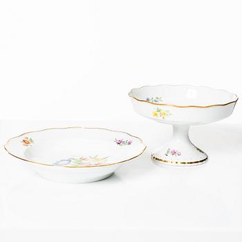 Royal Copenhagen, a 33-piece dinner service, 'Saxon Flower', Denmark.