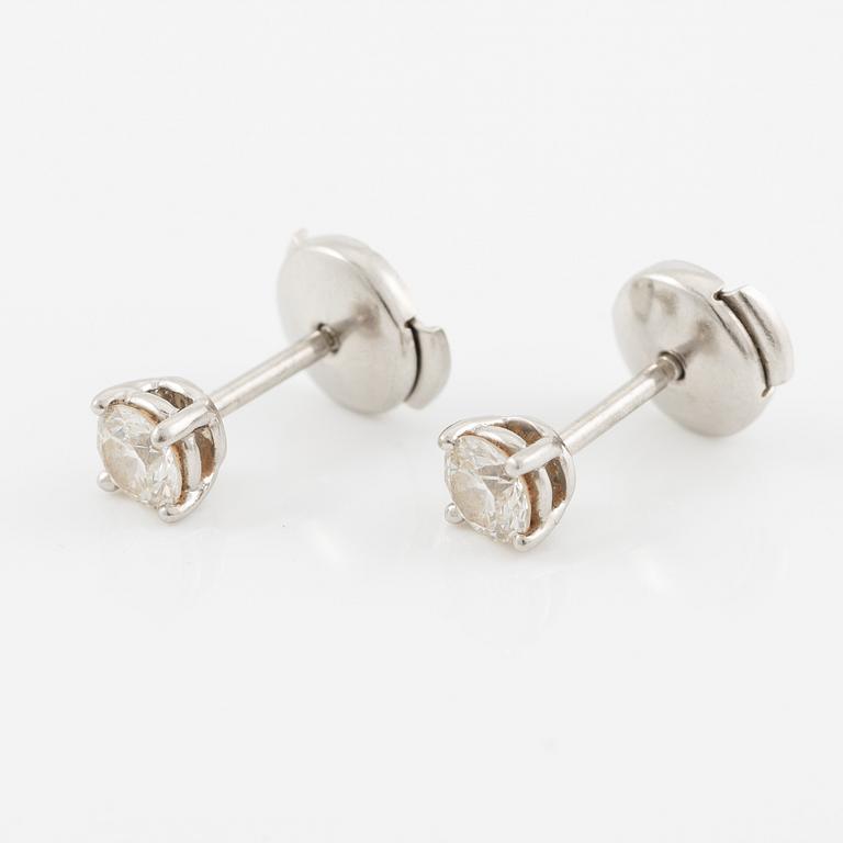 Tiffany & Co ett par örhängen platina med runda briljantslipade diamanter.