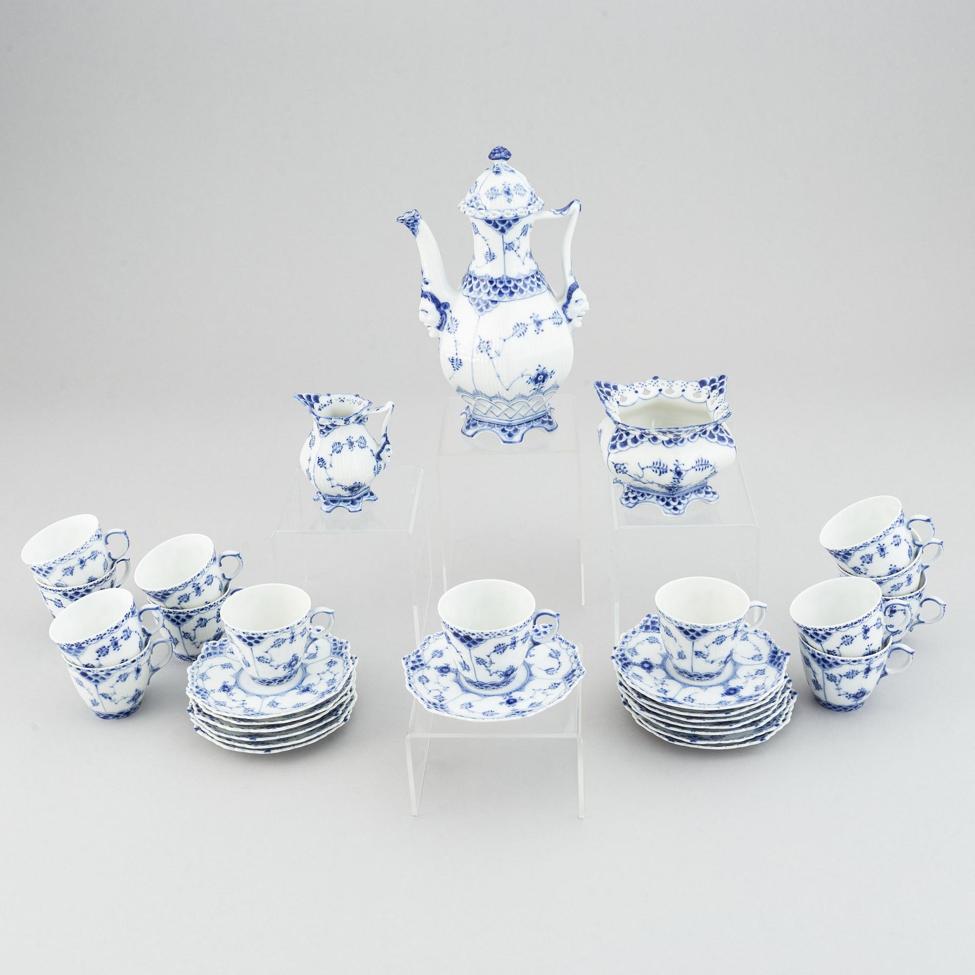 Royal Copenhagen, a mocca porcelain service (17 pcs), 'Musselmalet'.