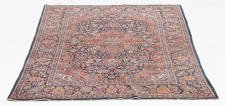 A semi-antique Kashan rug, 203 x 129 cm.