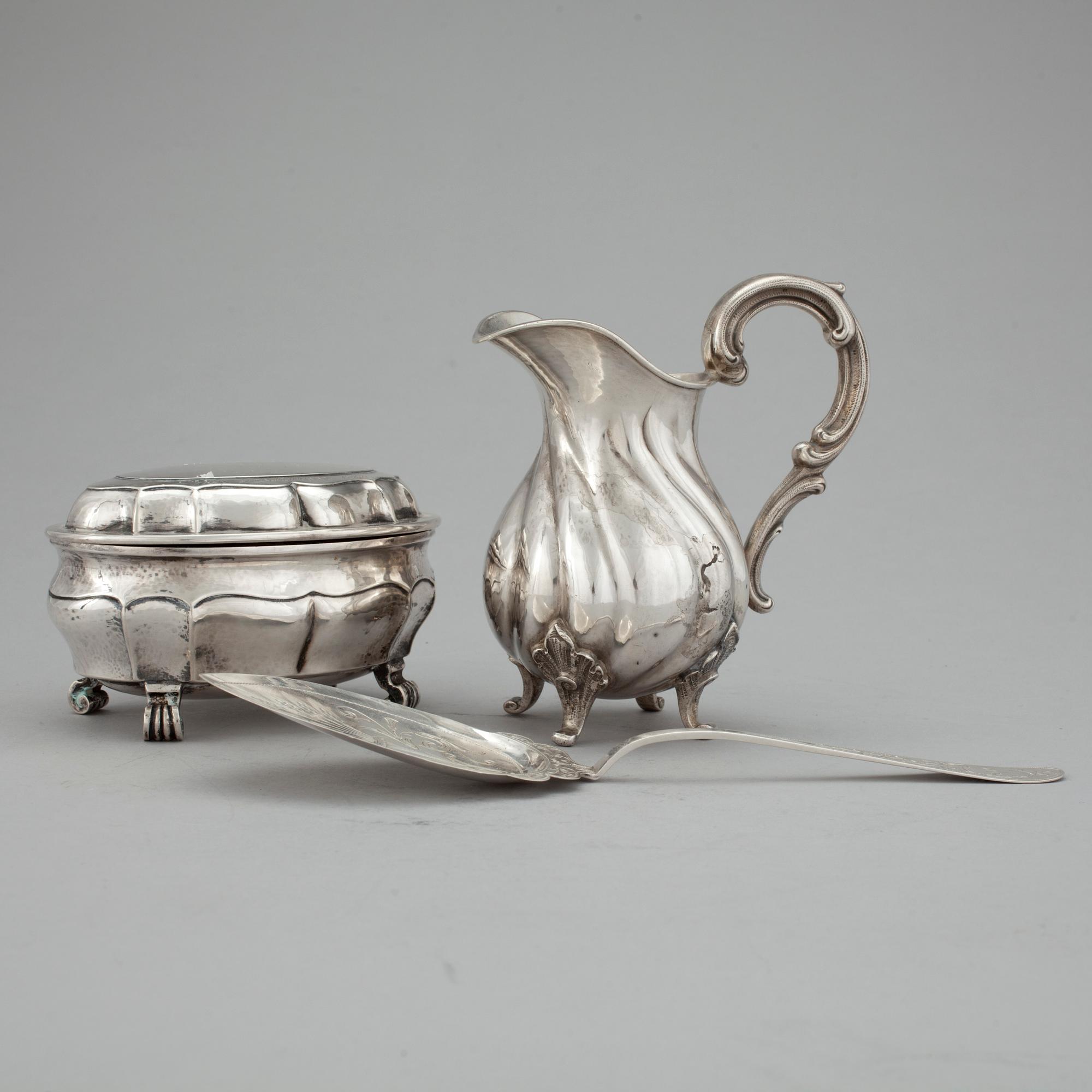 PARTI SILVER, 3 delar, bland annat sockerskrin av Jacob Ängman, GAB, Stockholm 1929. Vikt ca 558 gram.