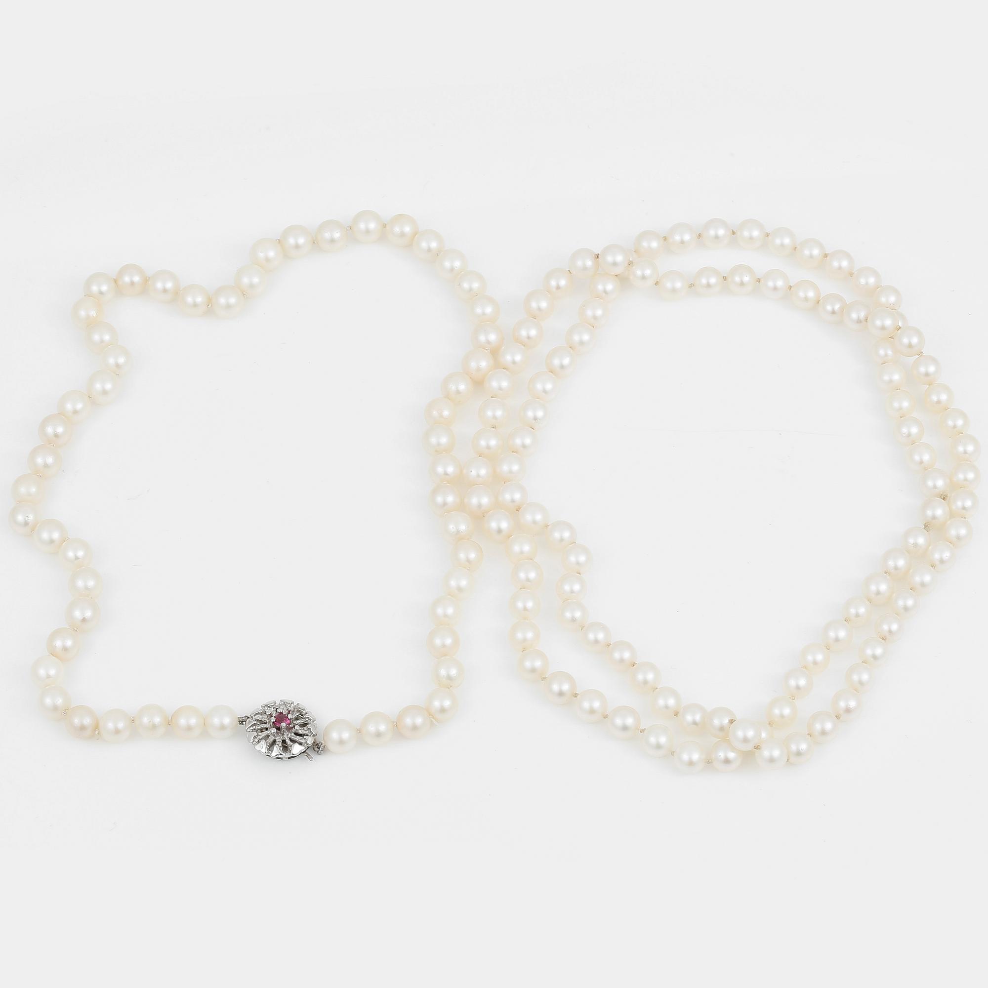 COLLIER, 2 st, med odlade pärlor.
