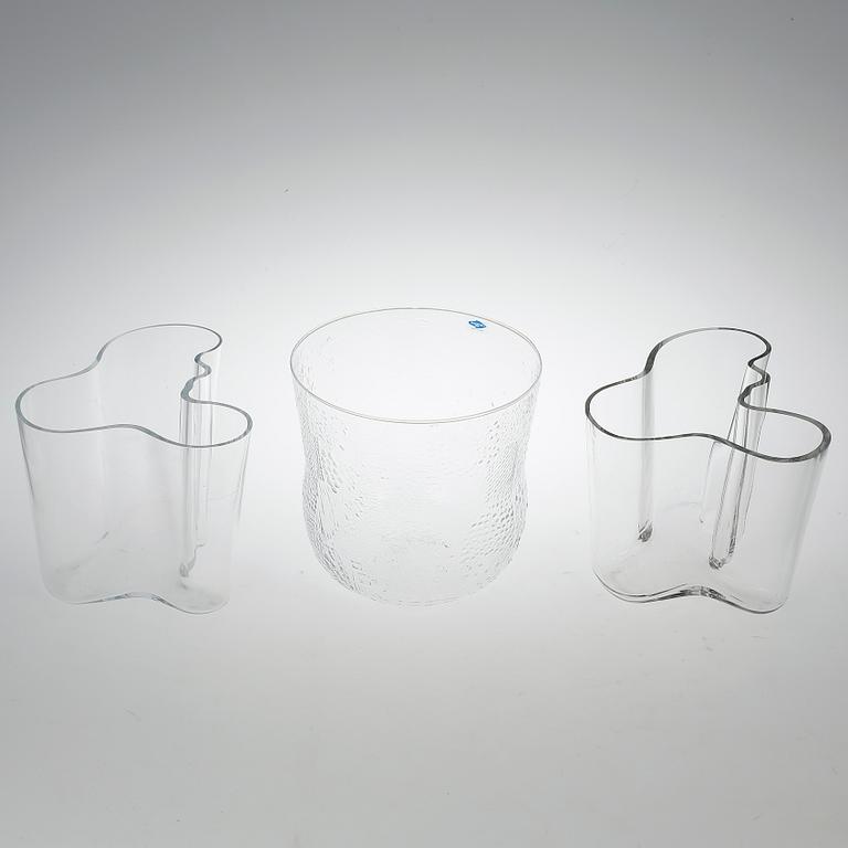 VASER, 3 st, glas, Alvar Aalto Iittala, "Savoy" och Oiva Toikka, Nuutajärvi Notsjö, "Fauna".