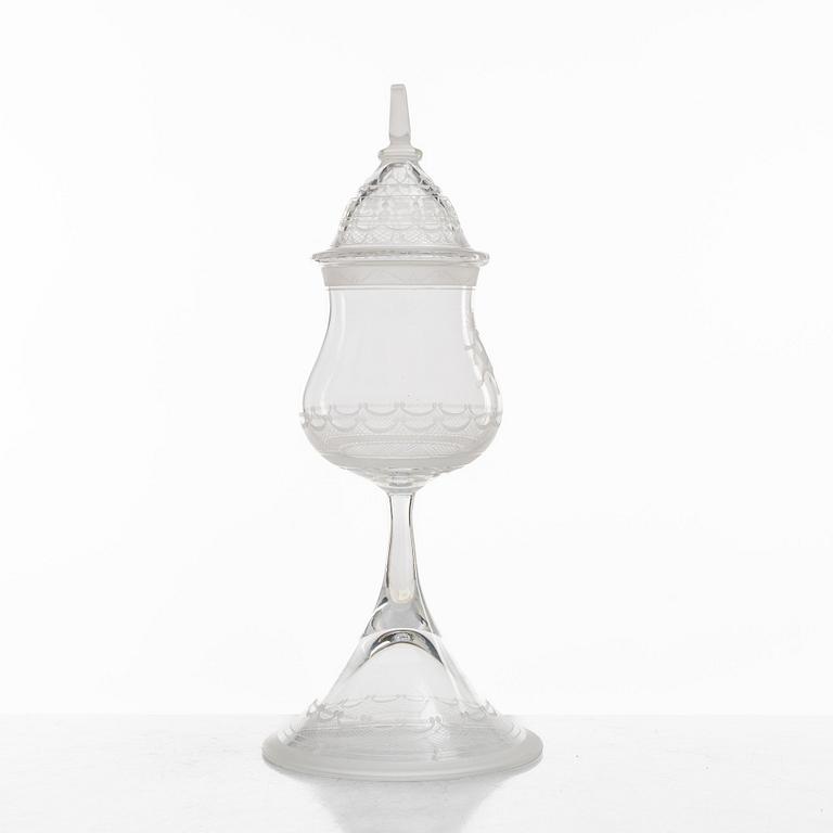 Simon Gate, An "Aurora" lidded glass cup, Orrefors, 1976.