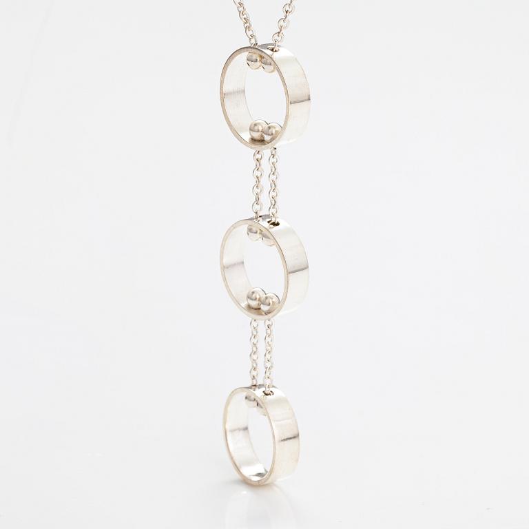 Elis Kauppi, A silver necklace. Kupittaan kulta, Turku 1966.